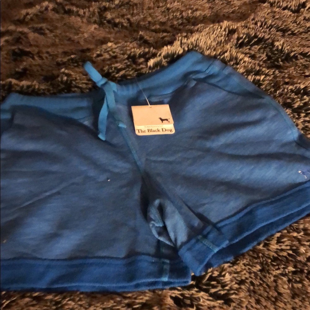 The black dog 🐕Authentic with tags